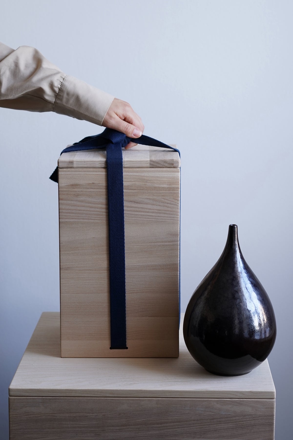 005 1S Vase — Glossy Black