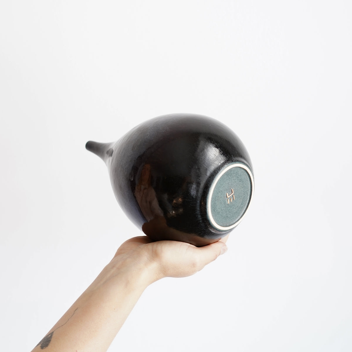 005 1S Vase — Glossy Black