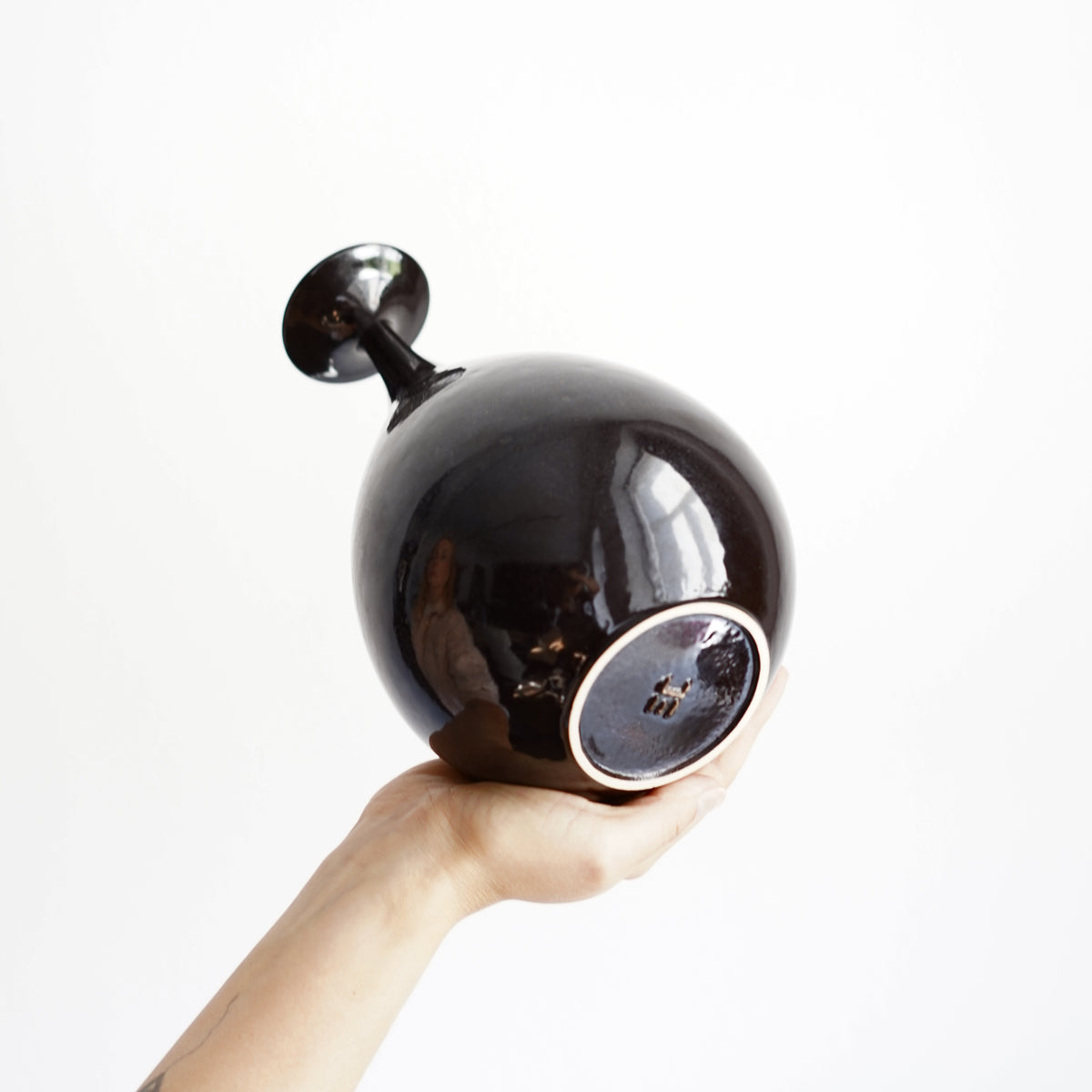005 S Vase — Glossy Black