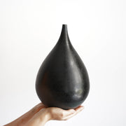 005 1M Vase — Charcoal