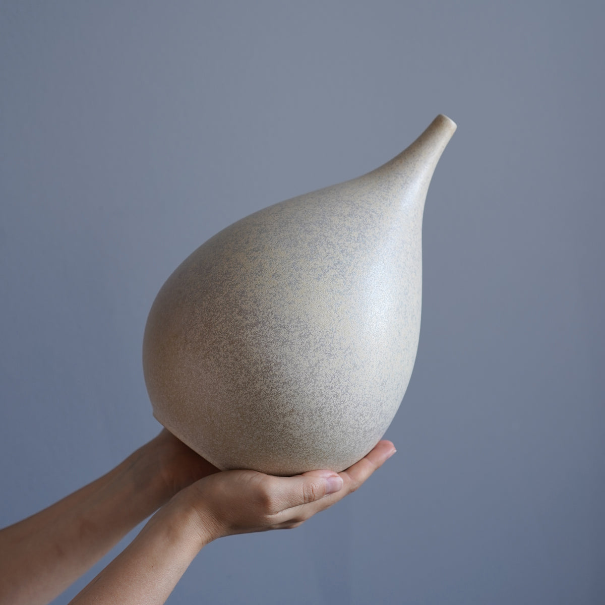 005 1M Vase — Sand